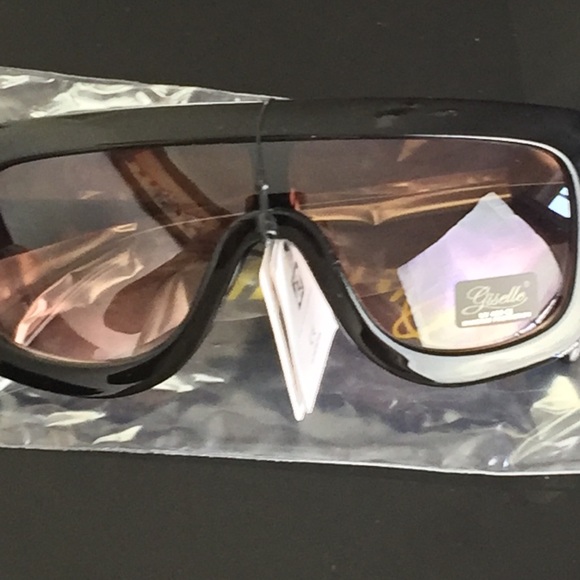 Giselle Oversized Trendy Sunglasses - Picture 3 of 3